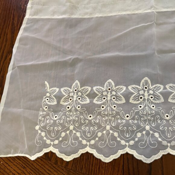 Pair Of Sheer French White Embroidered Valance Curtains 17.5 x 57 Made in France - Picture 4 of 9
